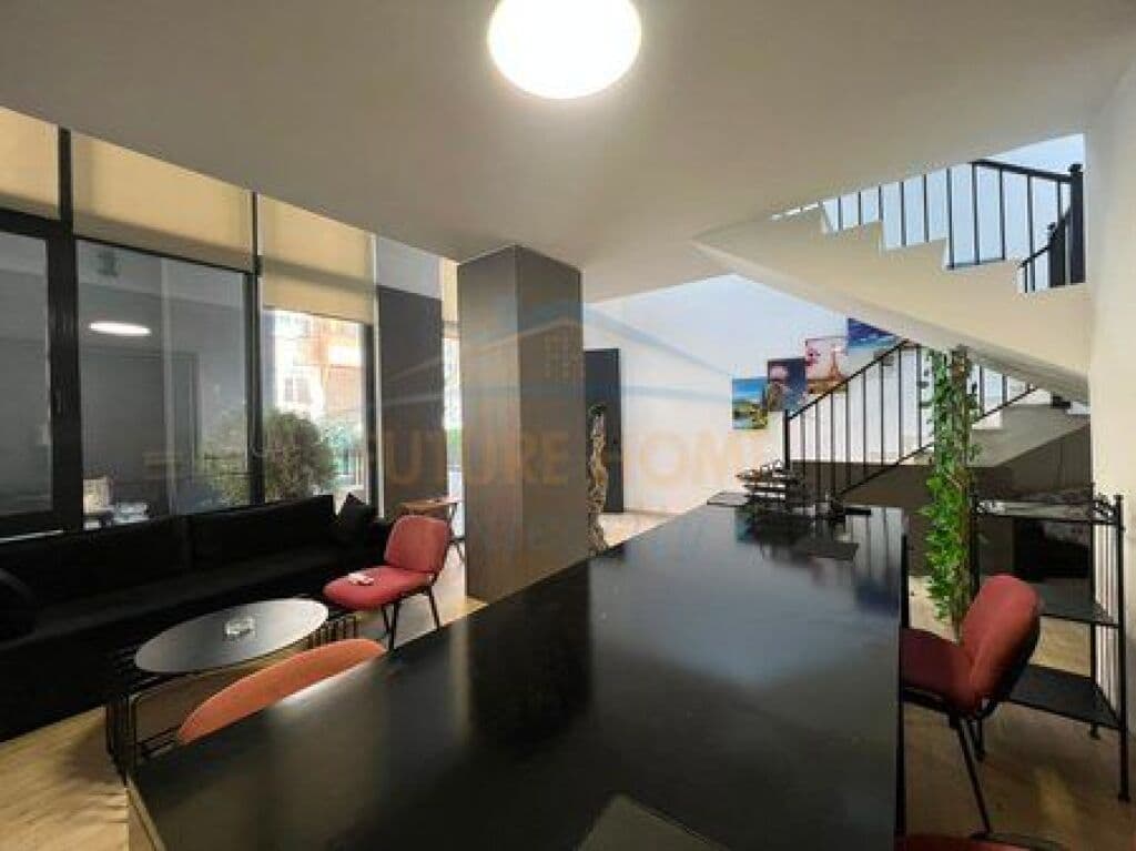 Me qira, Hapësirë duplex për zyra, Pazari i Ri, Tiranë. 2