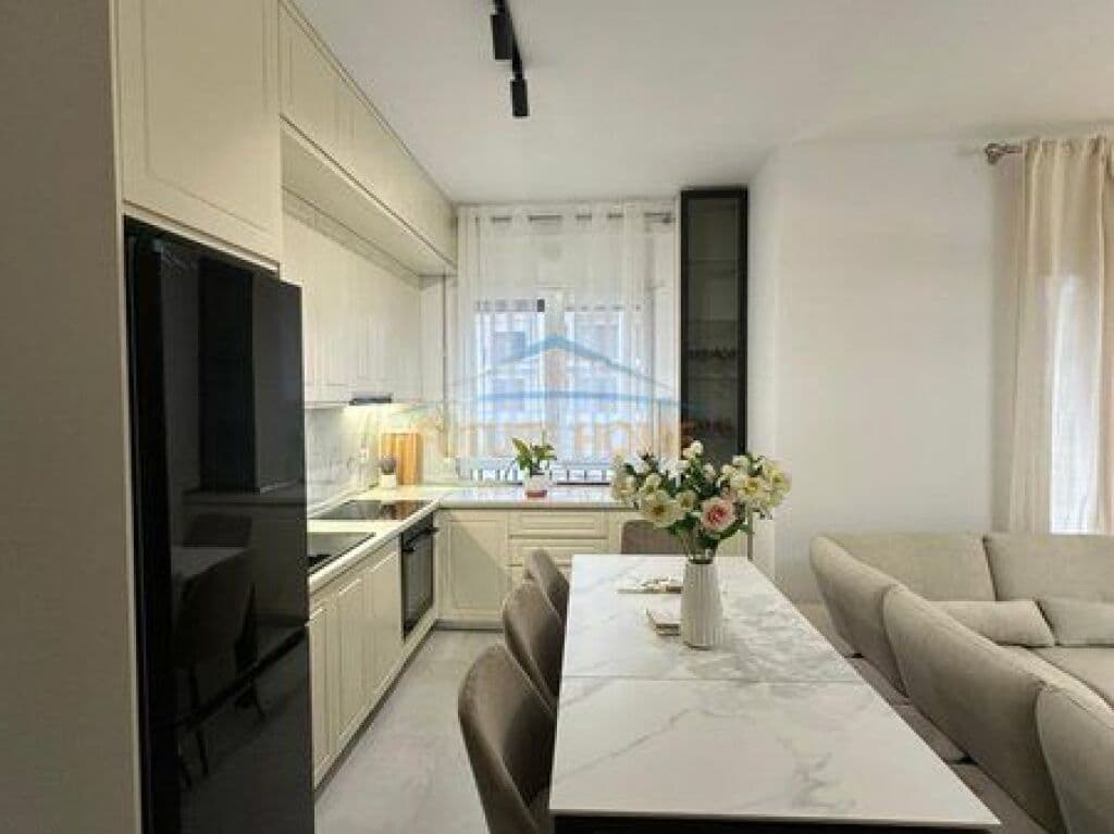 Qira, Apartament 2+1+2, Shkolla e Kuqe, Tiranë. 3