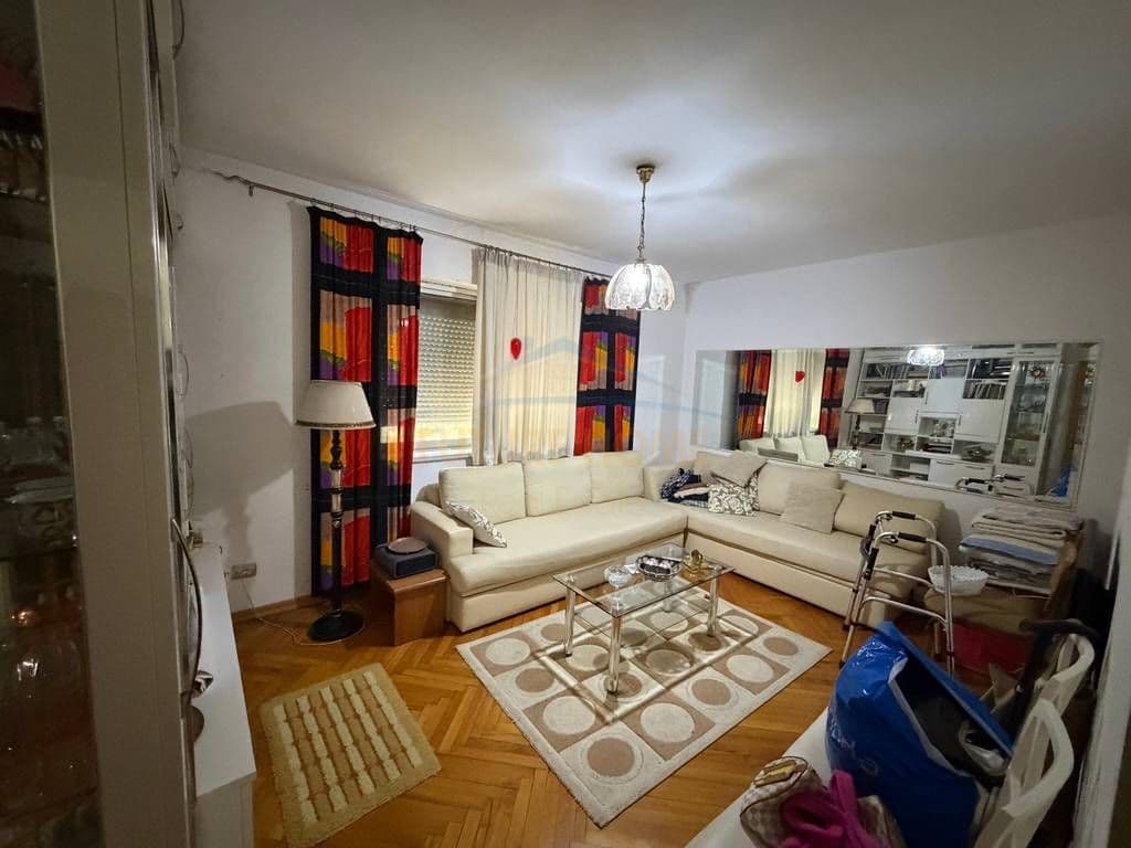 Në shitje pranë Pazar i Ri, apartament 2+1,