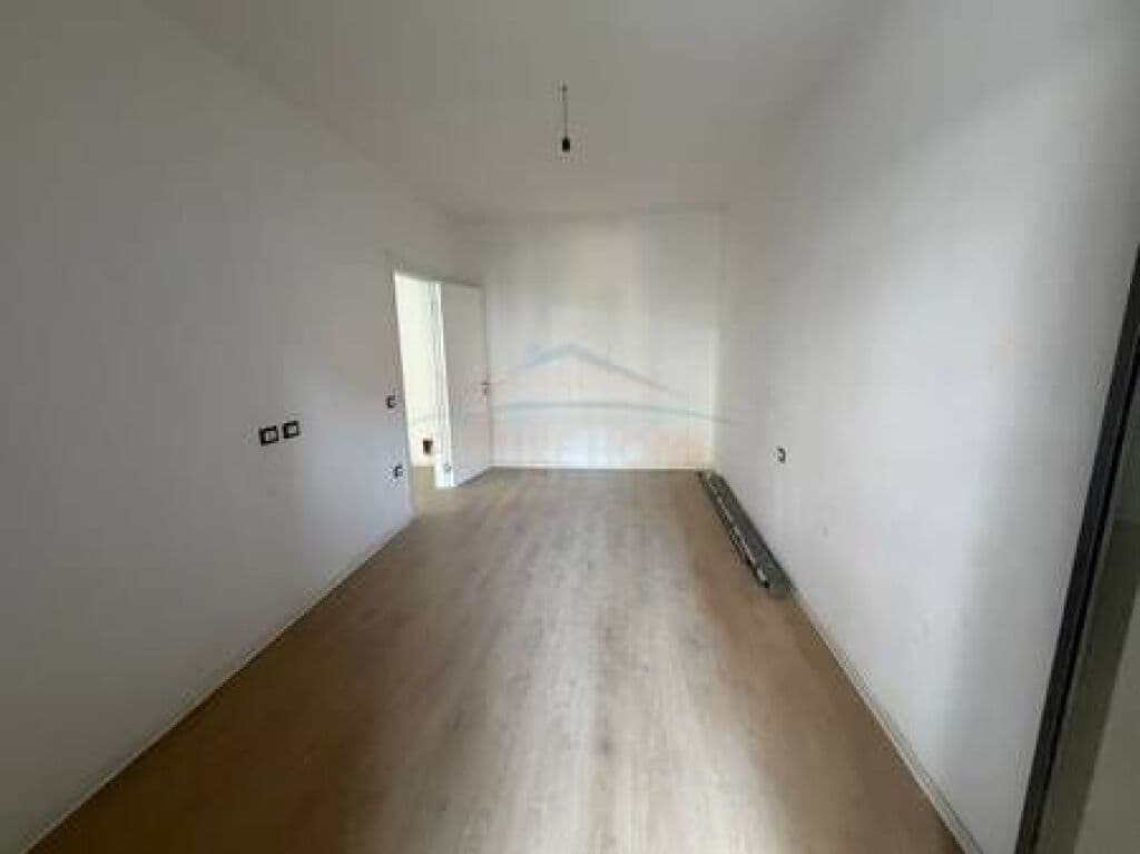 Për Qira, Ambient Biznesi, Kompleksi Ndregjoni, Tiranë 2