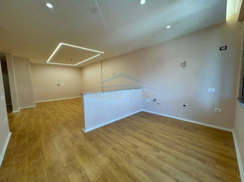 Në shitje, Apartament 2+1, Ali Demi, Tiranë.