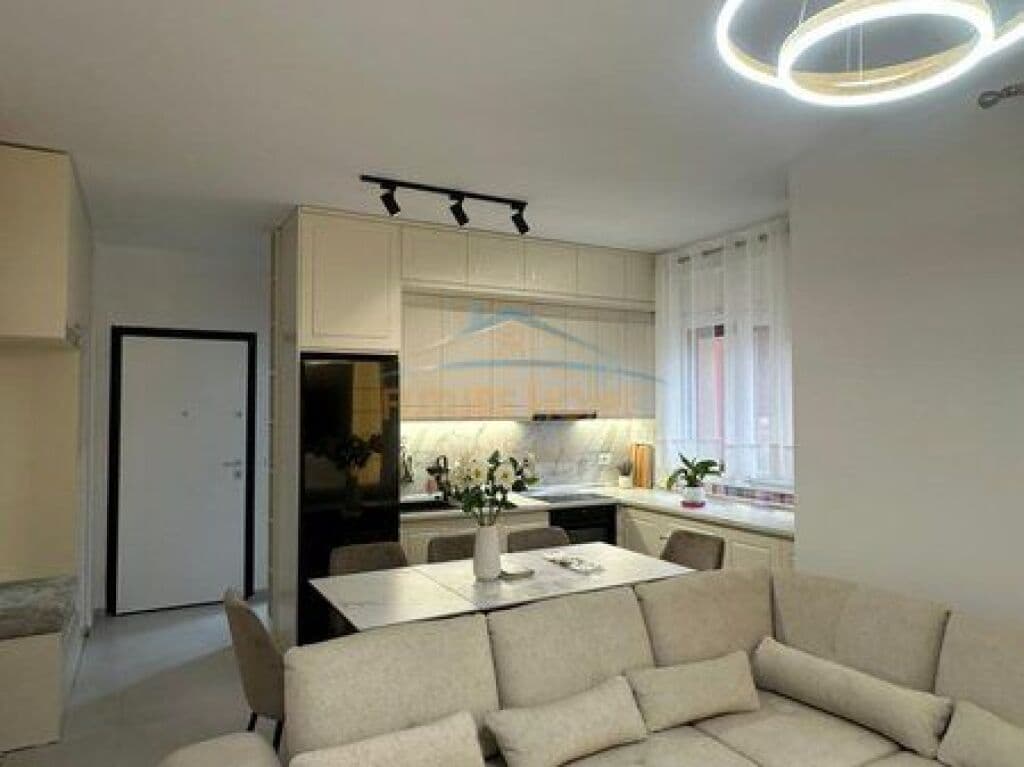 Qira, Apartament 2+1+2, Shkolla e Kuqe, Tiranë. 2