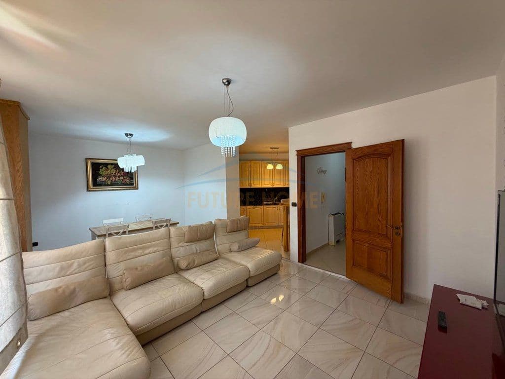 Në shitje, Apartament 2+1+Garazh, 21 Dhjetori, Tiranë