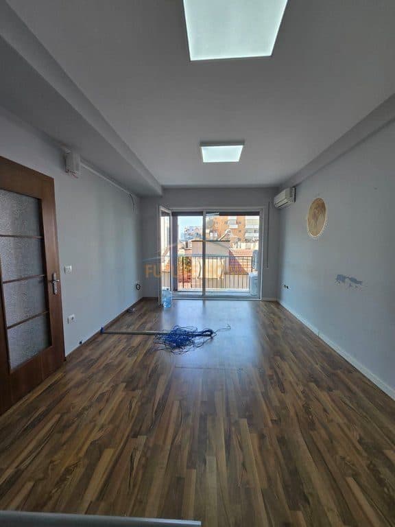 Për Qira, Hapësirë Zyre, Rruga Frosina Plaku, Tiranë