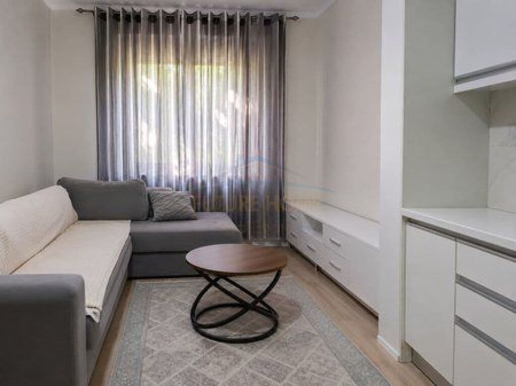 Qira, Apartament 2+1, Ura e Tabakëve, Tiranë.