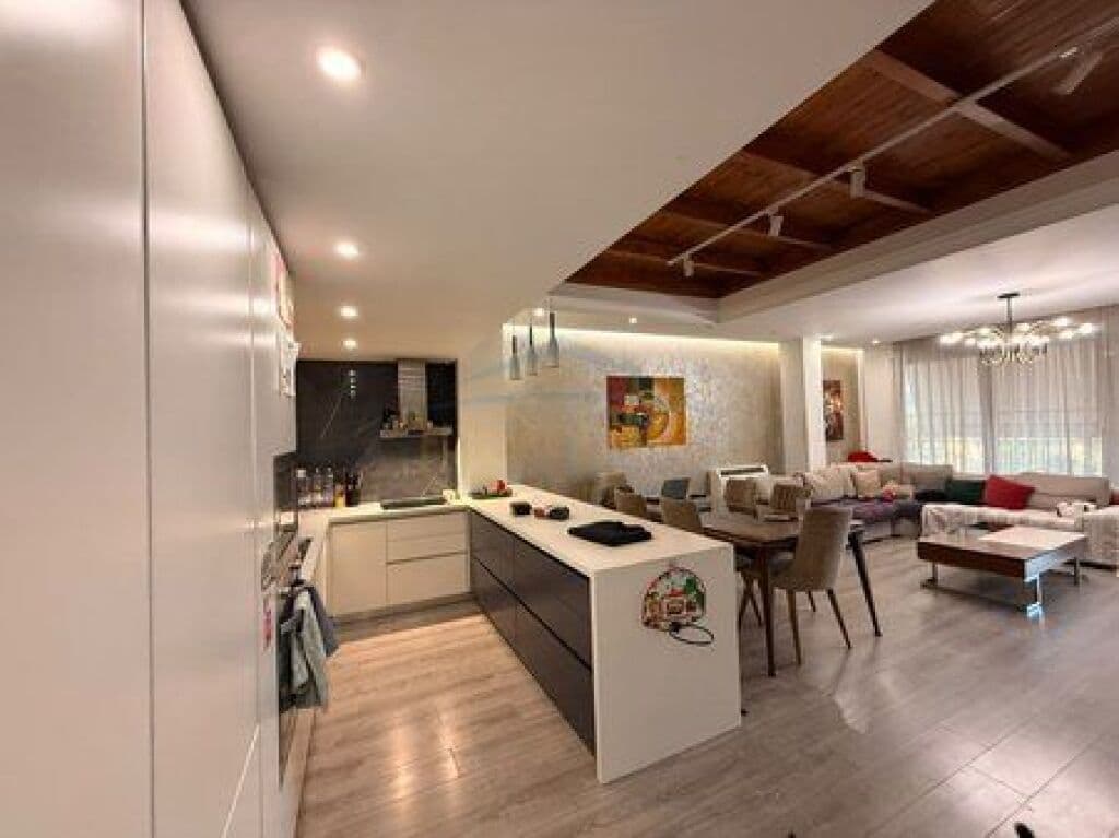 Në shitje, 2 apartamente 1+1, 2+1+2, Myslym Shyri, Tiranë. 3