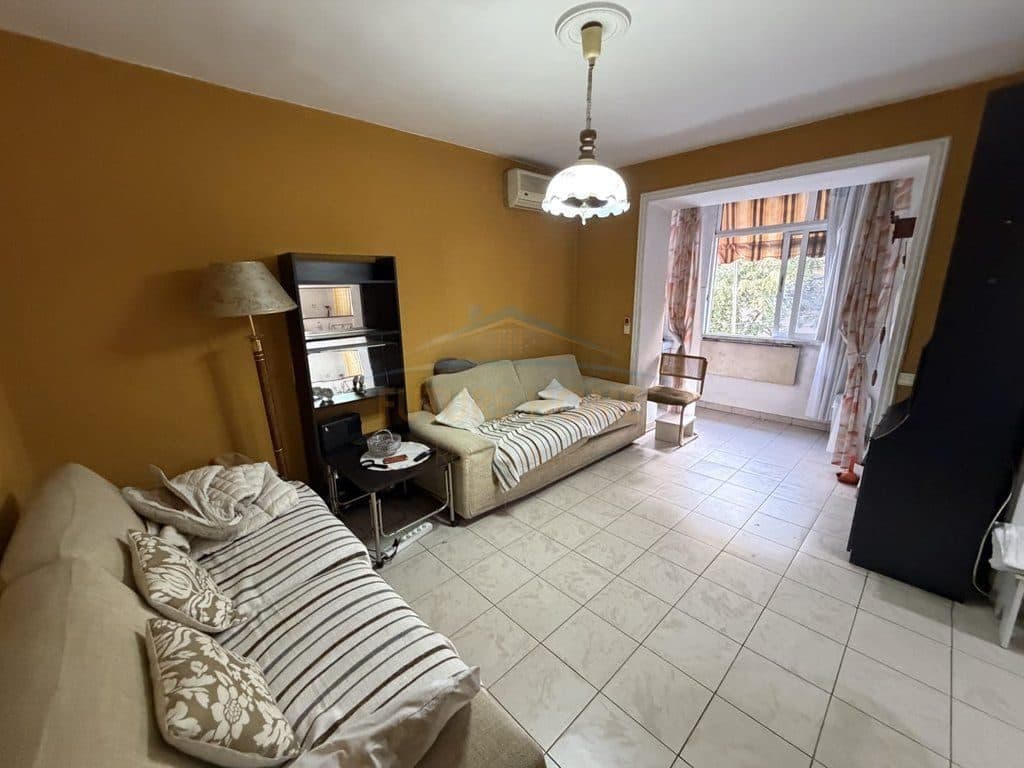 Në shitje pranë Pazar i Ri, apartament 2+1, 2