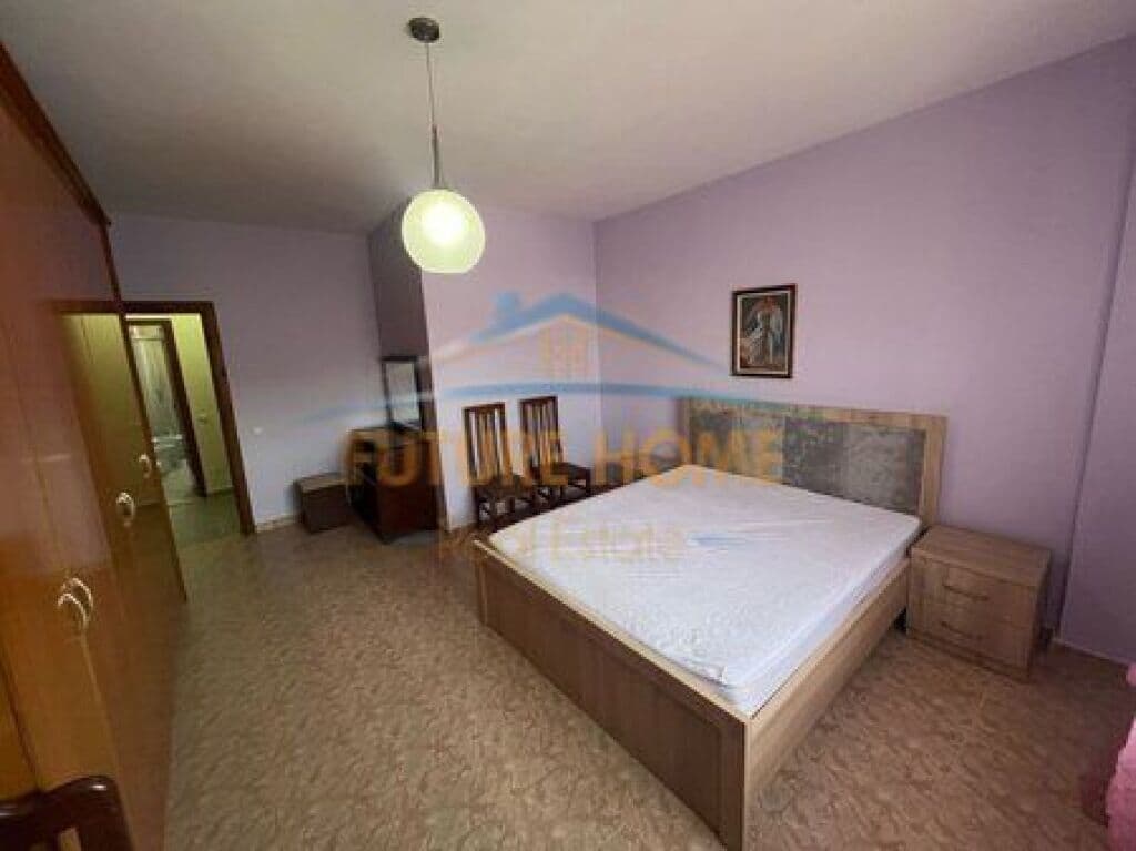 Jepet me qira, Apartament 2+1, Komuna e Parisit, Tiranë. 4