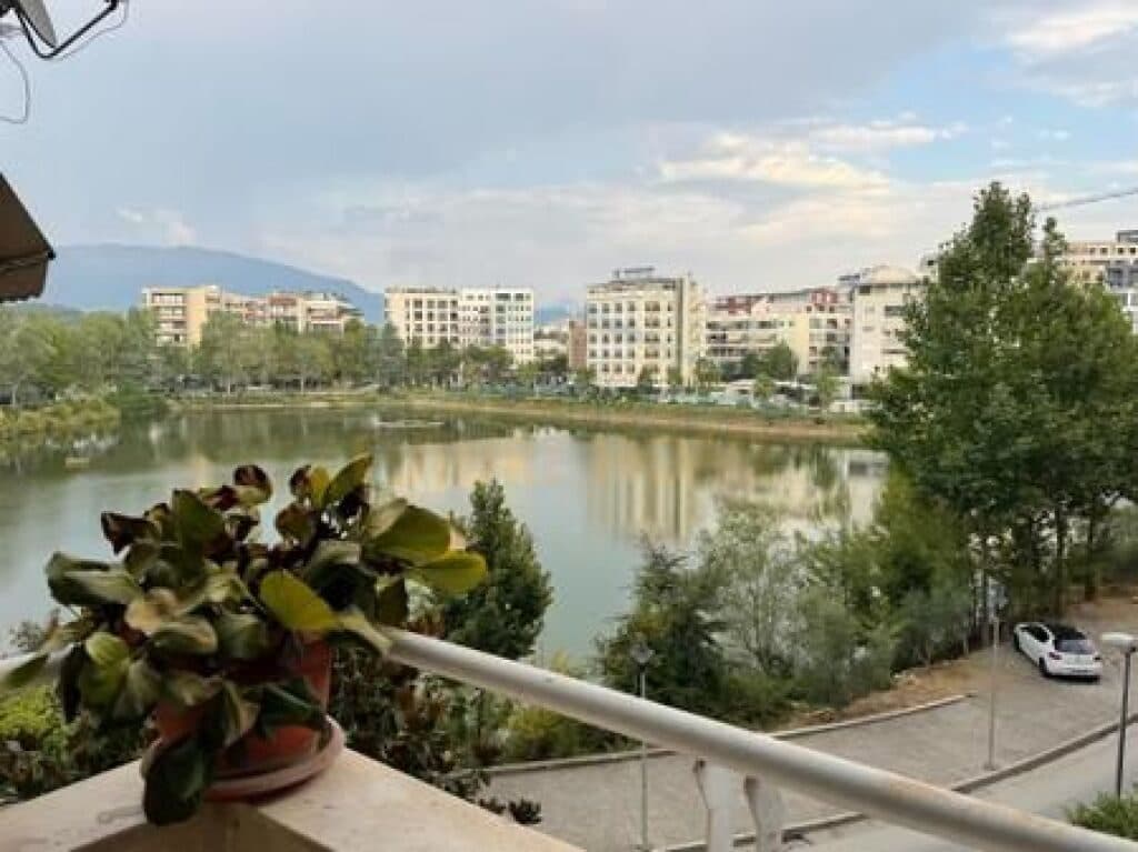 Në shitje, Apartament 2+1+2, Liqeni i Thatë, Tiranë.