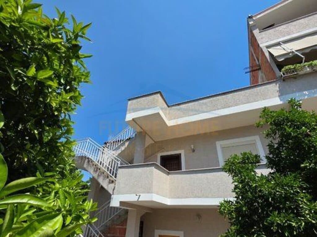 Në shitje, Vila 2-Katëshe, Rruga Elbasanit, Tiranë