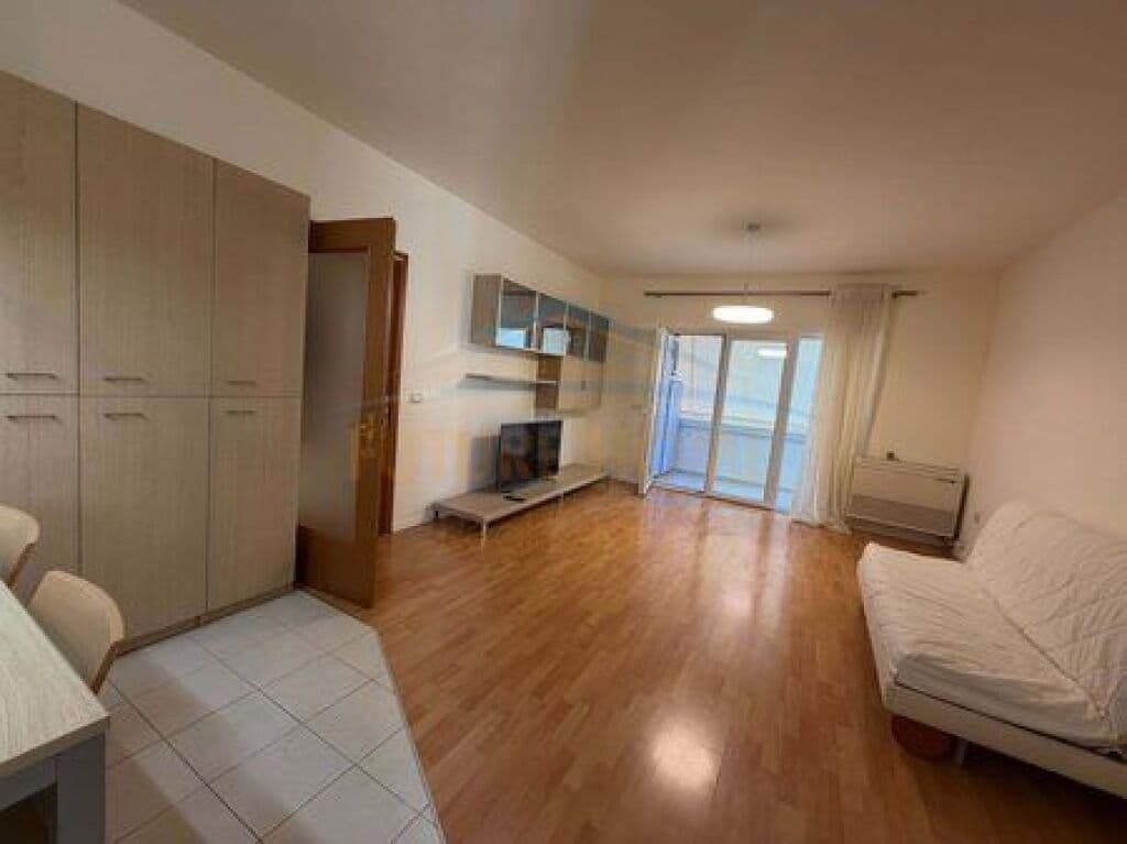 Qira, Apartament 2+1+2, Liceu Artistik 3