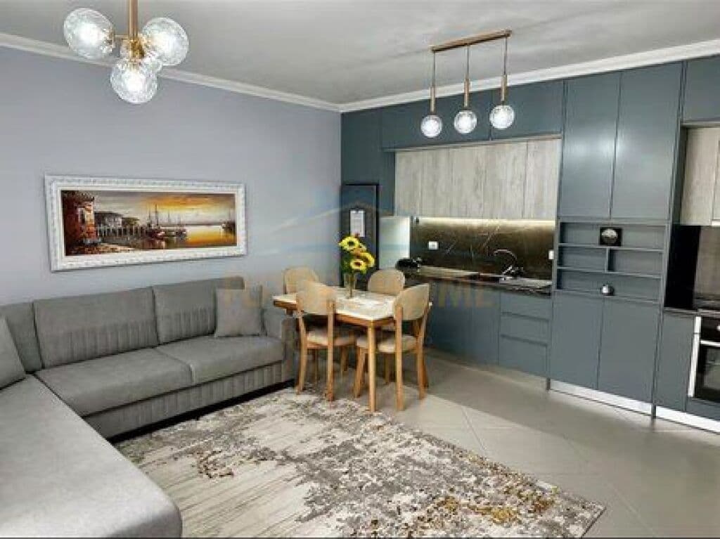 Qira, Apartament 1+1+Vendi për Parkim, Rruga e Barrikadave, Tiranë.