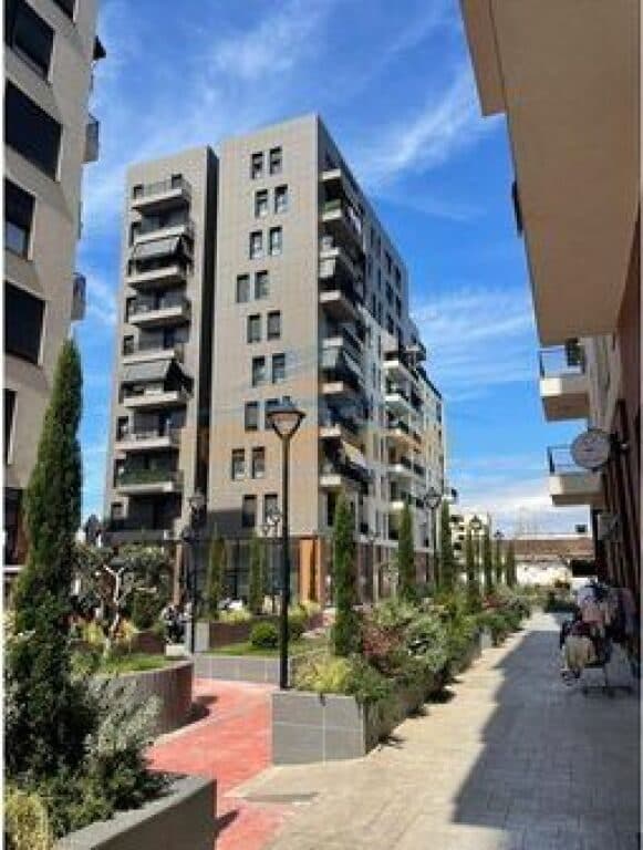 Në shitje, Hapësira për Biznes, Don Bosko, Tiranë 1