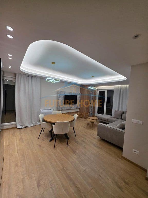 Në shitje, penthouse 2+1+2+veranda+2 vende parkimi, Bulevardi Jeanne d'Arc, Tiranë