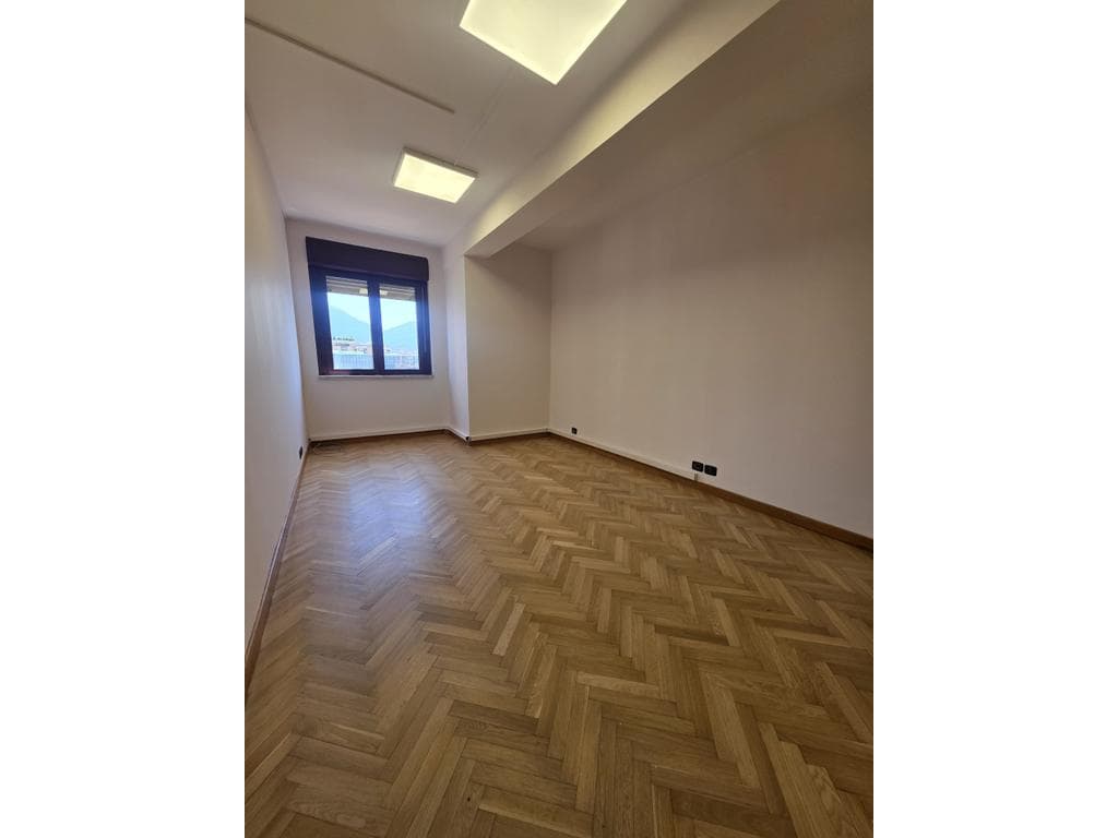 Qera, Ambient Biznesi, Qender, Tirane. 4