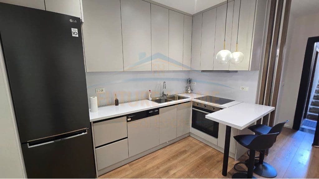 Qira, Apartament 2+1+2, Petronini, Tiranë. 4