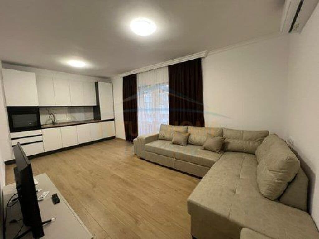 Jepet me qira, Apartament 2+1, Pazari i Ri, Tiranë.