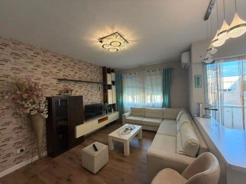 Qira, Apartament 2+1+2, Komuna e Parisit, Kristal Center, Tiranë 4