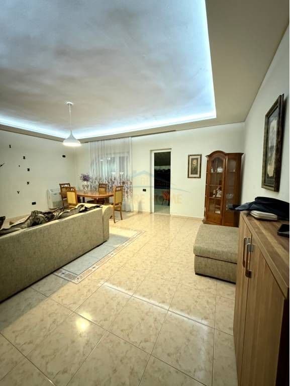 Qira, Apartament 2+1+Veranda, Bazar i Ri, Tiranë 2