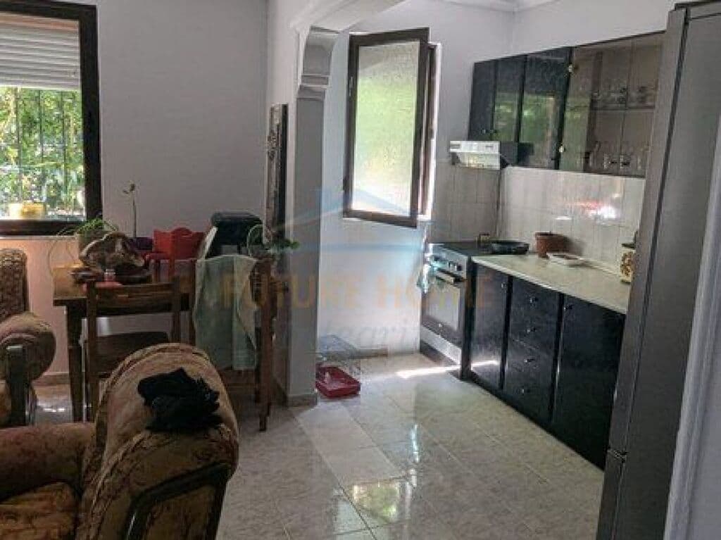 Në shitje, Apartament 1+1, Ali Demi, Tiranë. 2