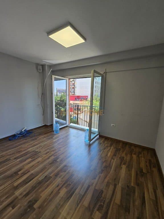 Për Qira, Hapësirë Zyre, Rruga Frosina Plaku, Tiranë