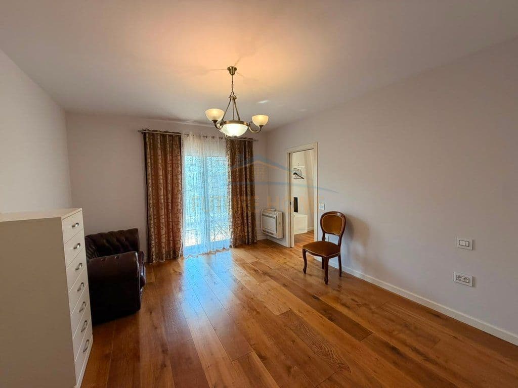 Qira, Apartament 4+1+3, Blloku, Tiranë