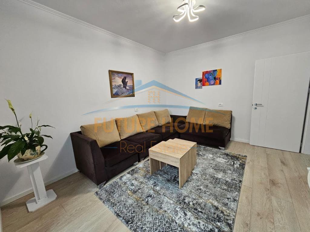 Jepet me qira, Apartament 1+1, Rruga Kavajë, Tiranë. 2