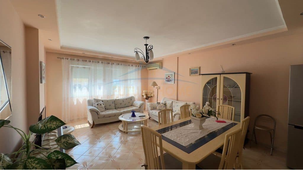 Jepet me qira, Apartament 2+1+2, Rruga Elbasan, Tiranë. 2
