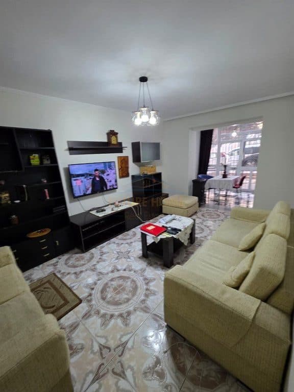 Qira, Apartament 2+1, Blloku, Tiranë.