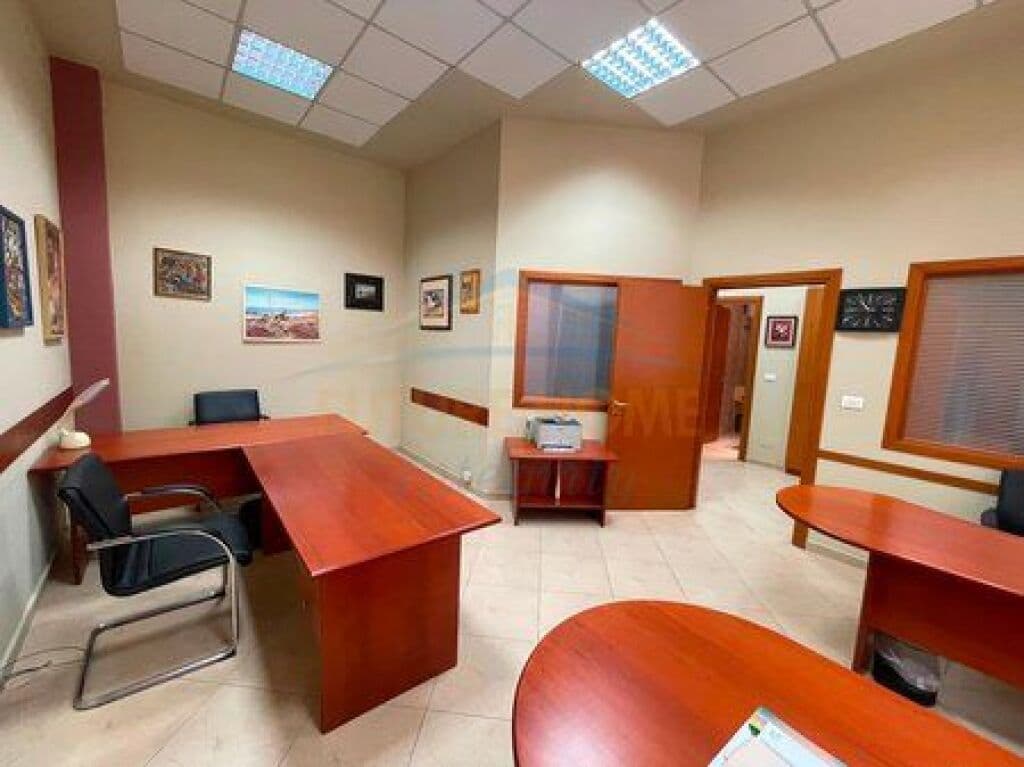 Qira, Hapësirë Biznesi, Myslym Shyri, Tiranë. 4