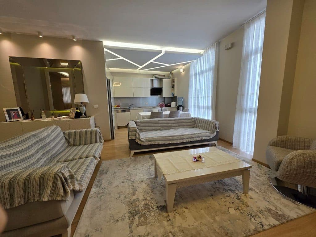 Shitet, Apartament 2+1+2, Kompleksi "Kika 2", Komuna Parisit, Tiranë. 2