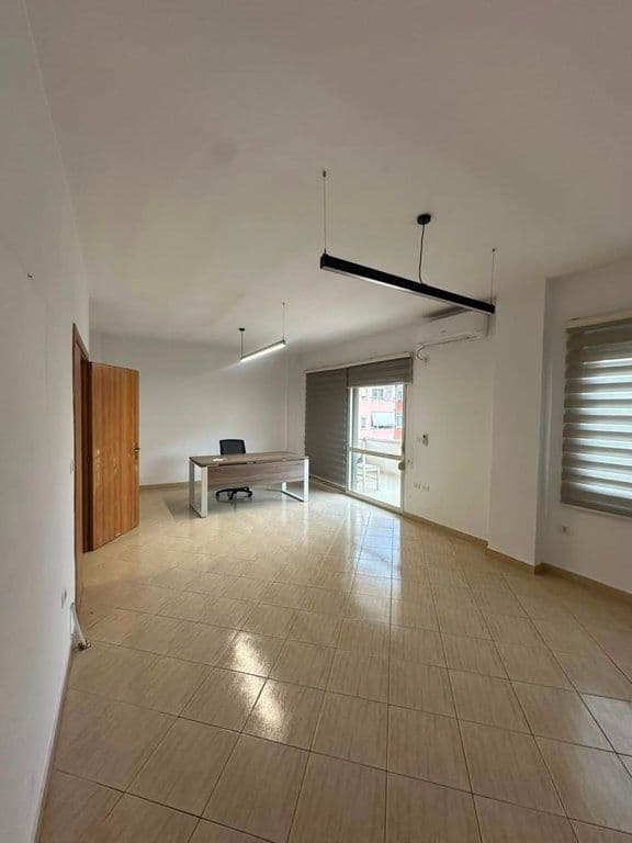 Për qira, Hapësirë zyre, Komuna Paris, Tiranë