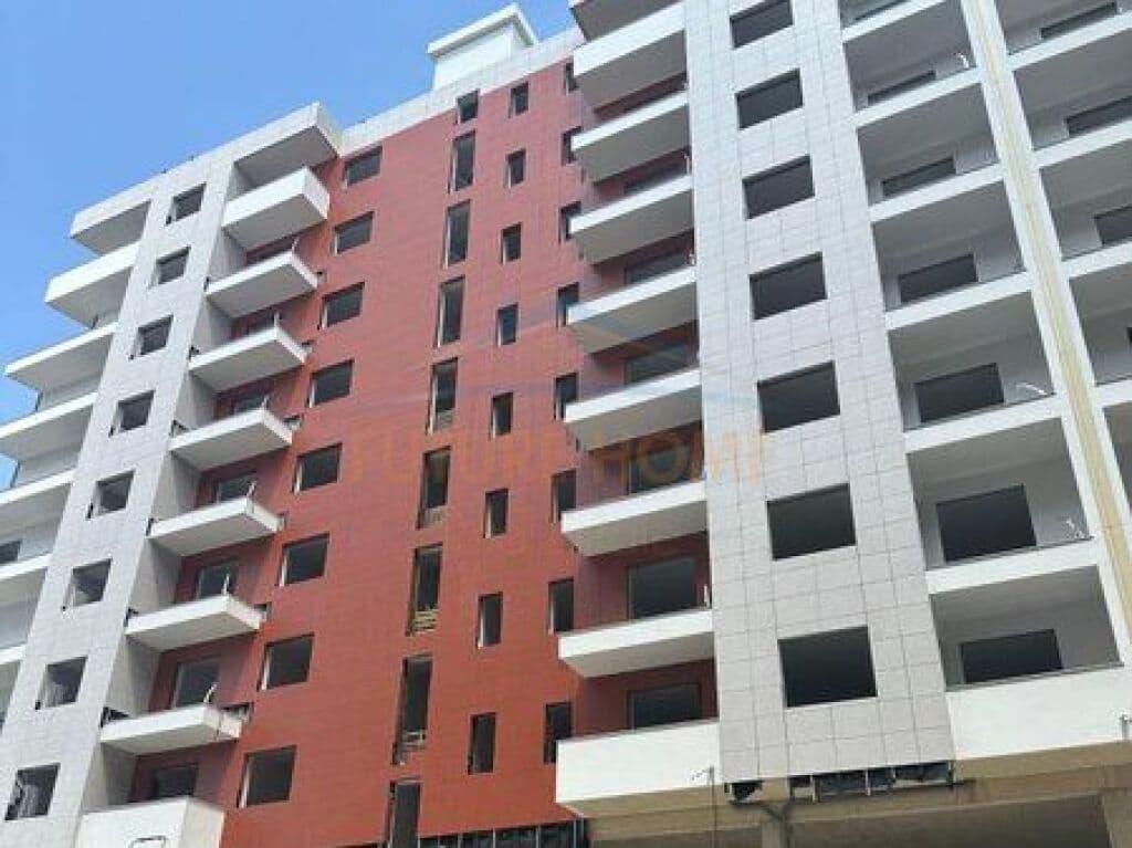 Në shitje, Apartament 2 + 1 + 2, Space City, Paskuqan