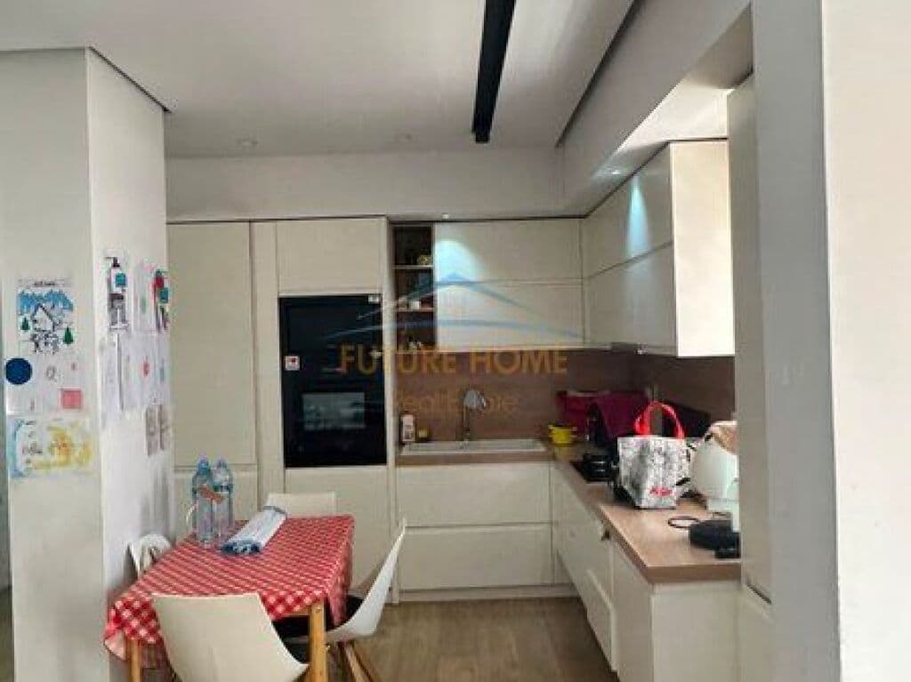 Apartament 2+1+ Garderobë dhe Verandë për shitje, Yzberisht, Tiranë 3