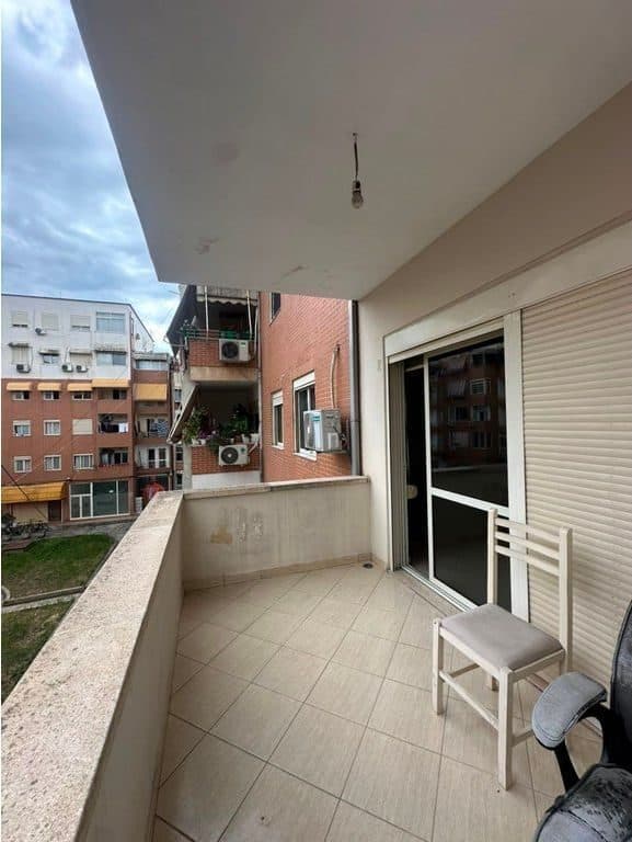 Për qira, Hapësirë zyre, Komuna Paris, Tiranë 3