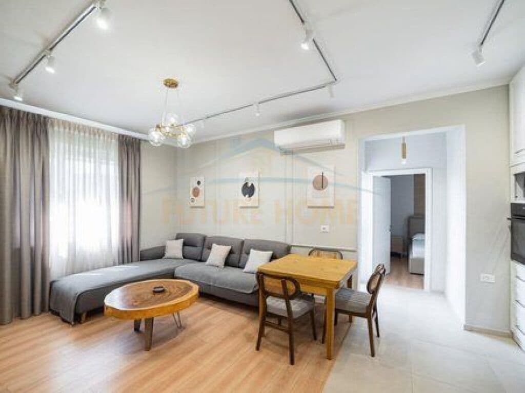 Në shitje, Apartament 2+1 në Bazar të Ri - Optika Roma