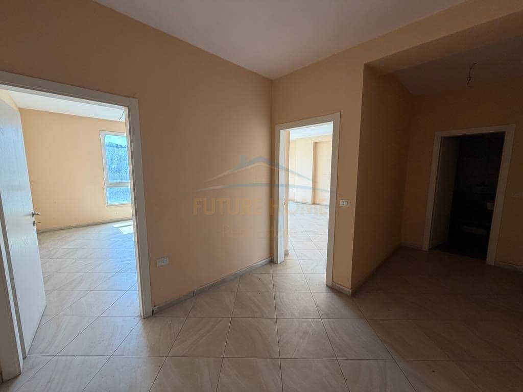 Në shitje, Apartament 1+1, Rruga Kavajës, Sheshi 21, Tiranë.