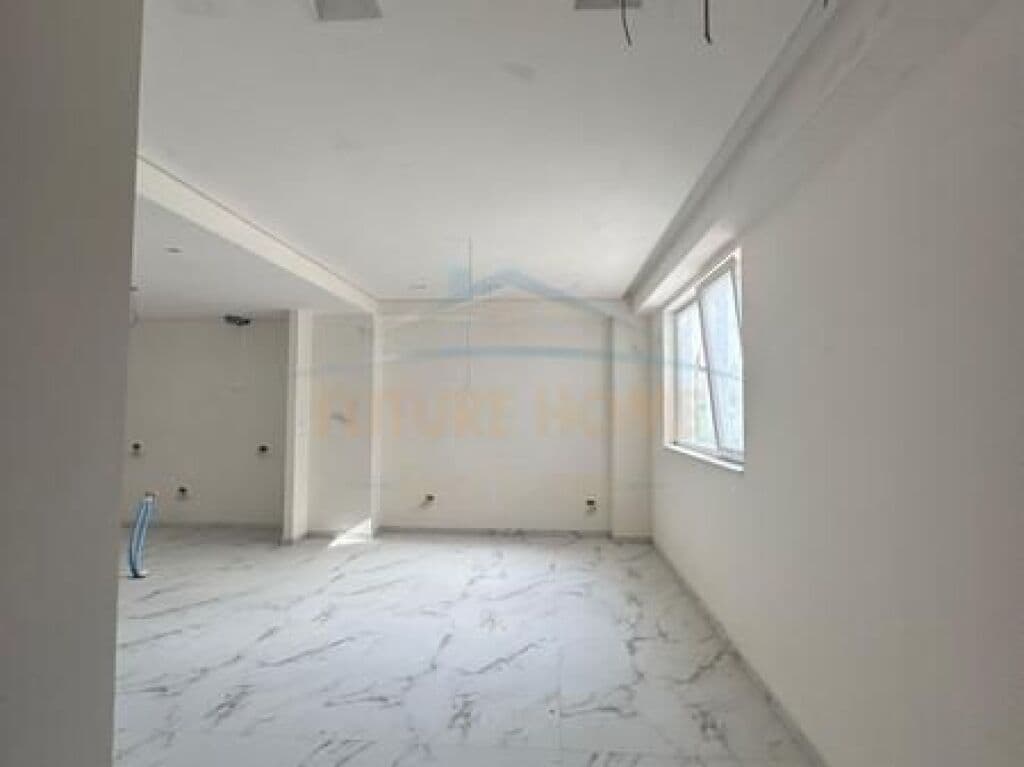 Në shitje, Duplex, Fresk, Tiranë
