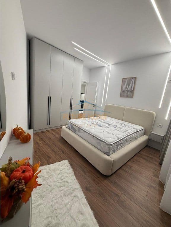 Në shitje, Apartament 1+1, Rruga e Re, Tiranë. 4