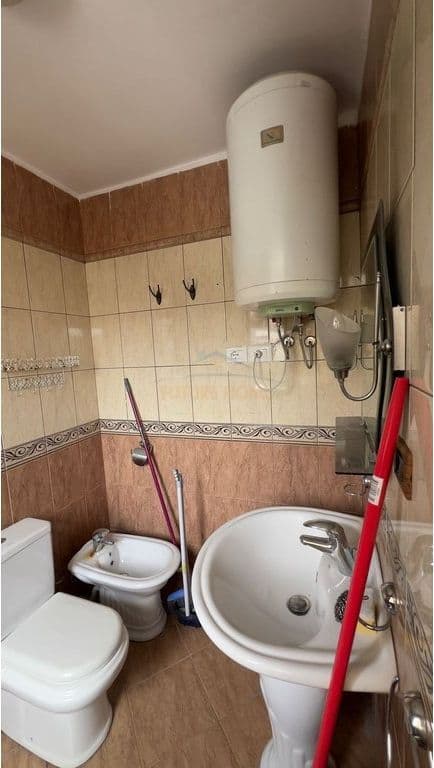 Jepet me qira, Apartament 1+1, Myslym Shyri, Tiranë. 3