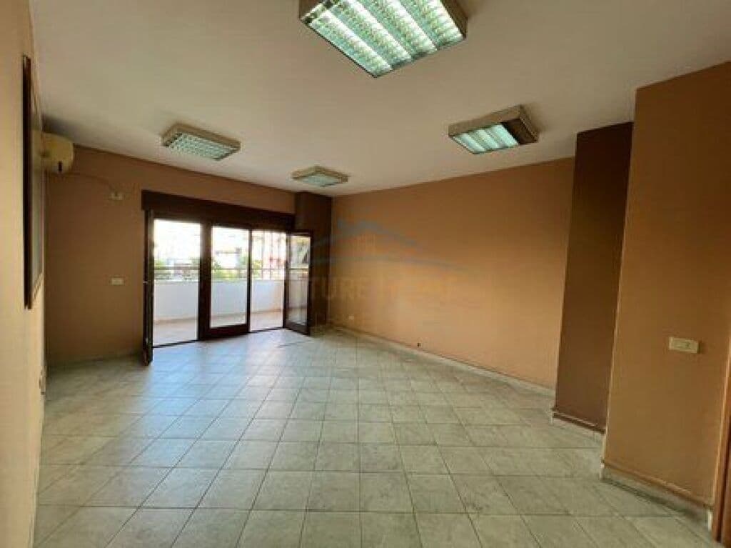 Qira, Hapësirë Biznesi për Zyrat, 9 Katesh, Qendër