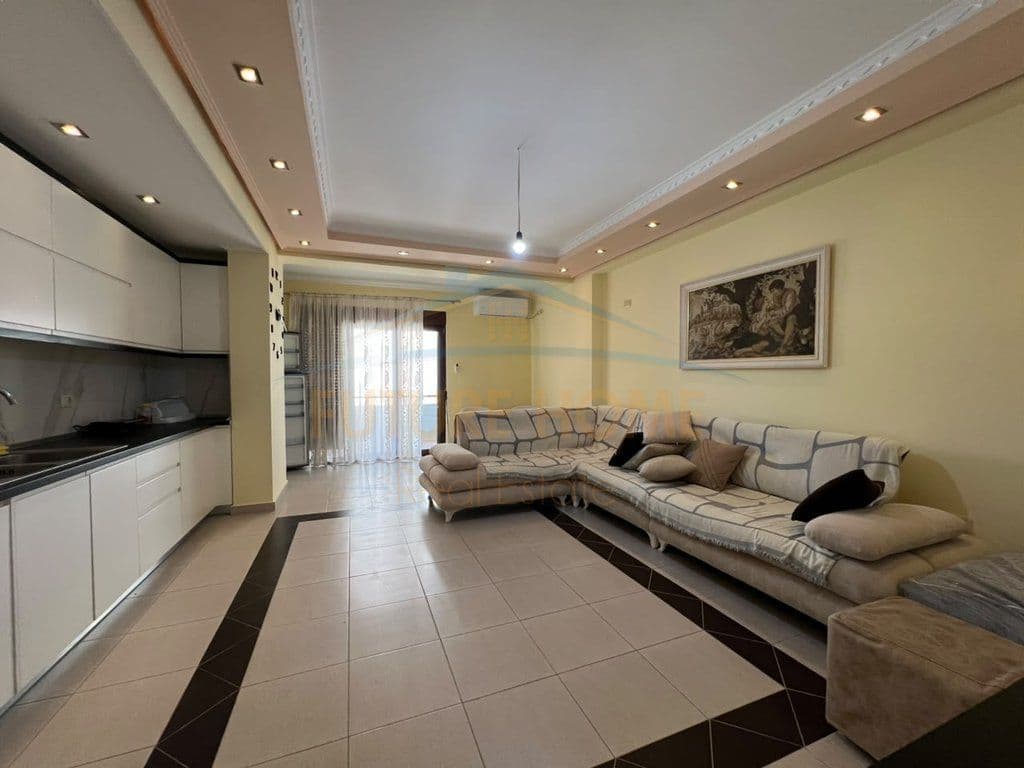 Qira, Apartament 4+1+2+ Vend parkimi, Fresk, Tiranë 2