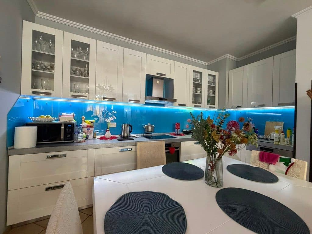 Shitet, Apartament 3+1+2, Rruga Sami Frashëri , Blloku , Tiranë 4