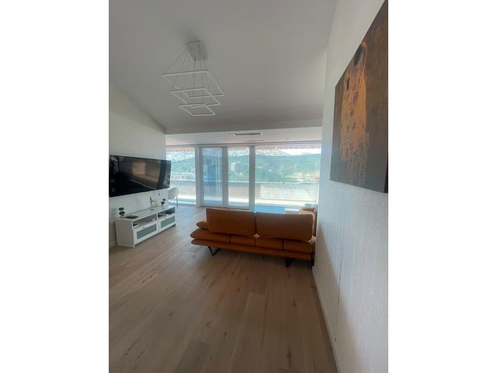 Shitet, Apartament Duplex, Liqeni i Thate, Tirane.