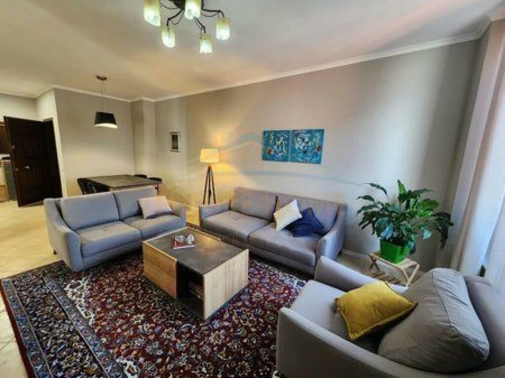 Jepet me qira, Apartament 2+1+2, Qendër, Tiranë.