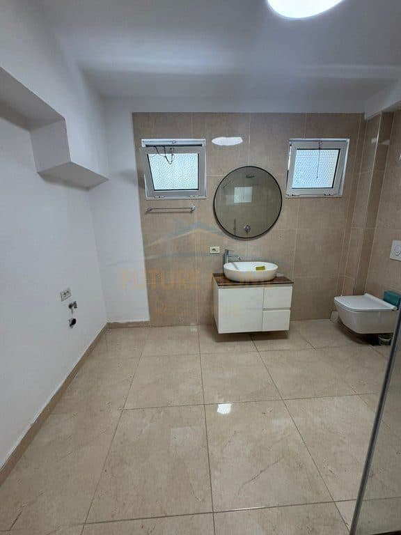 Qira, Hapësira Tregtare për zyra, Rruga Margarita Tutulani, Tiranë