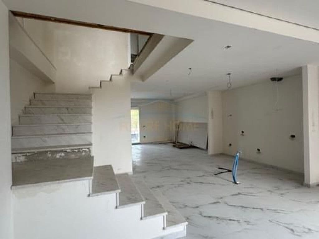 Në shitje, Duplex, Fresk, Tiranë 2