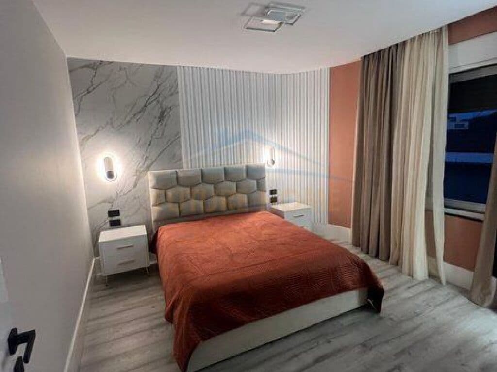 Qira, Apartament 2+1+2, Bllok, Tiranë. 4