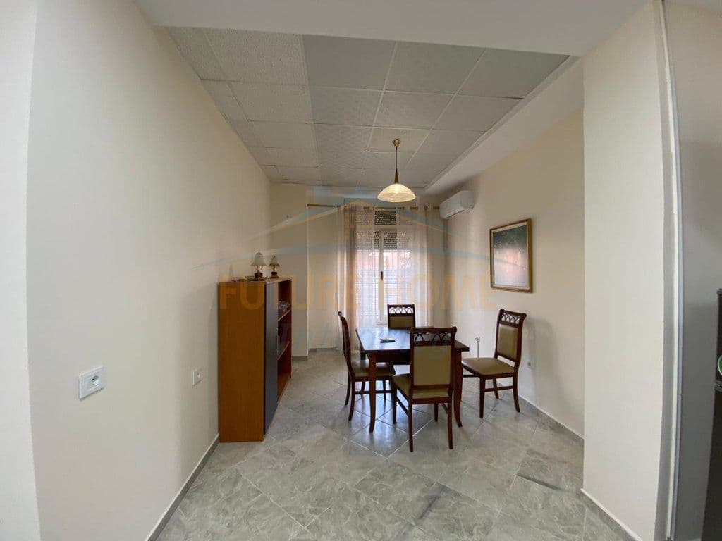 Jepet me qira, Apartament 2+1, Rruga Kavaja, Tiranë. 3