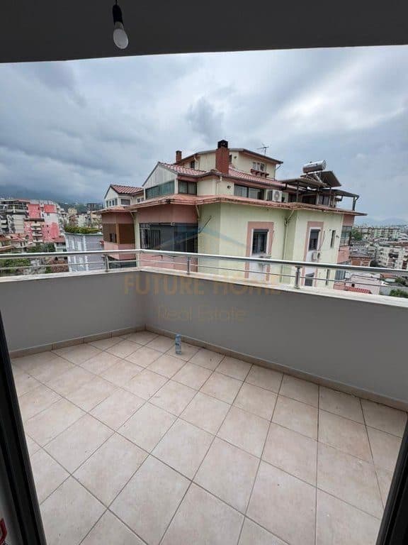 Në shitje, Apartament 2+1+2, Rruga "Shefqet Kuka", Fresk 4